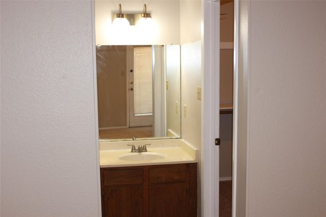 8418 Fathom CIR A-104, Austin, TX 78750