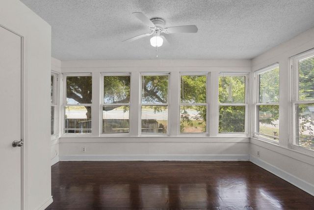2 11th Avenue N, Texas City, TX 77590