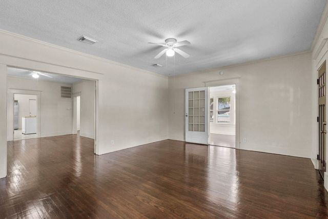 2 11th Avenue N, Texas City, TX 77590