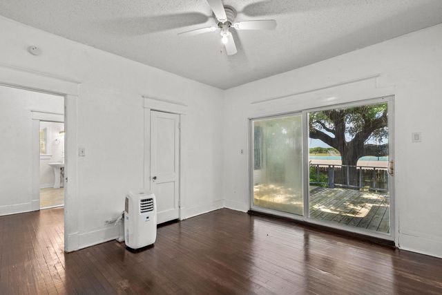 2 11th Avenue N, Texas City, TX 77590