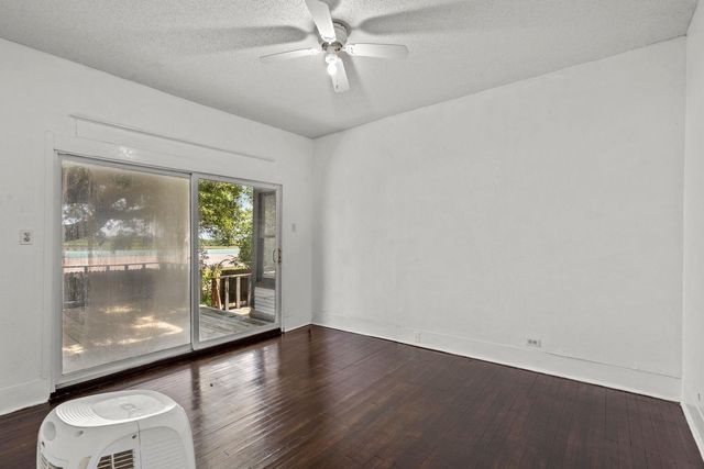 2 11th Avenue N, Texas City, TX 77590