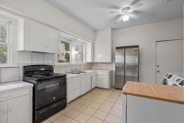 2 11th Avenue N, Texas City, TX 77590
