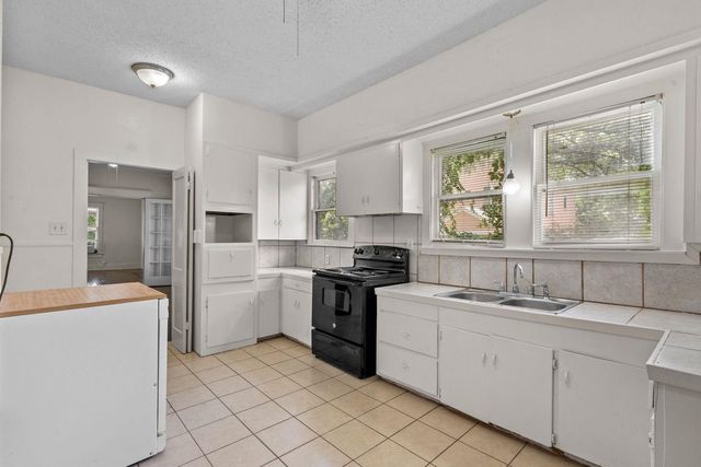 2 11th Avenue N, Texas City, TX 77590