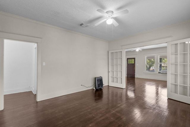 2 11th Avenue N, Texas City, TX 77590