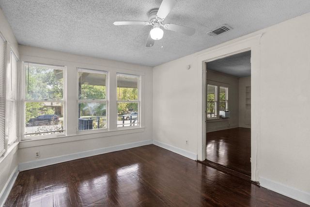 2 11th Avenue N, Texas City, TX 77590