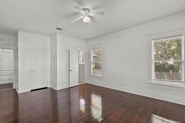 2 11th Avenue N, Texas City, TX 77590