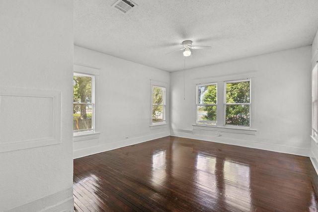 2 11th Avenue N, Texas City, TX 77590