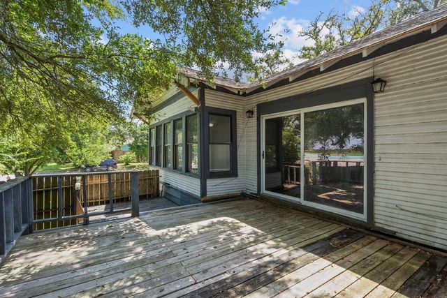 2 11th Avenue N, Texas City, TX 77590