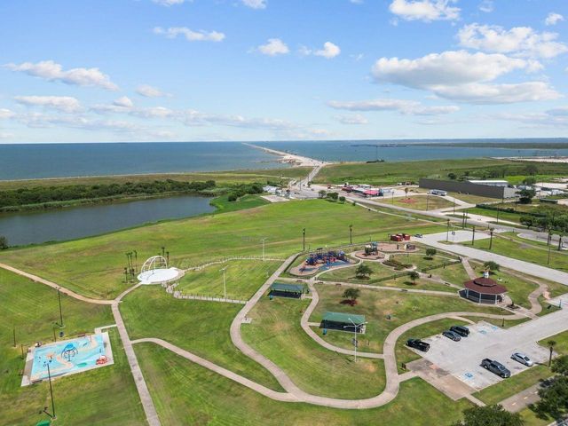 2 11th Avenue N, Texas City, TX 77590