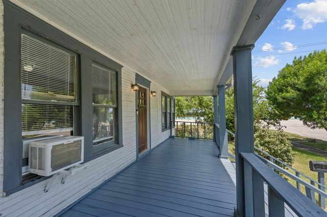 2 11th Avenue N, Texas City, TX 77590