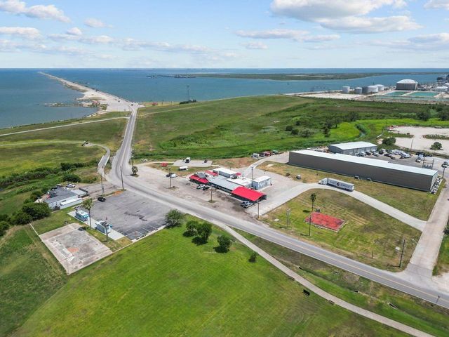 2 11th Avenue N, Texas City, TX 77590