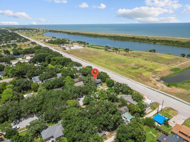 2 11th Avenue N, Texas City, TX 77590