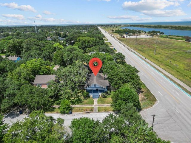 2 11th Avenue N, Texas City, TX 77590
