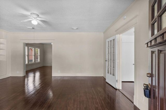 2 11th Avenue N, Texas City, TX 77590