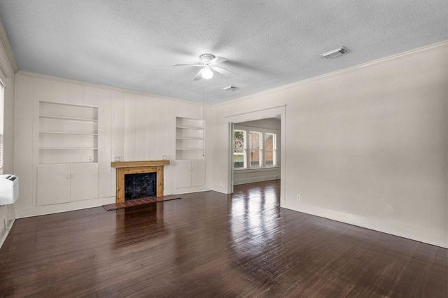 2 11th Avenue N, Texas City, TX 77590