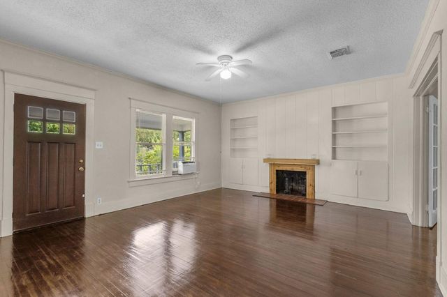 2 11th Avenue N, Texas City, TX 77590
