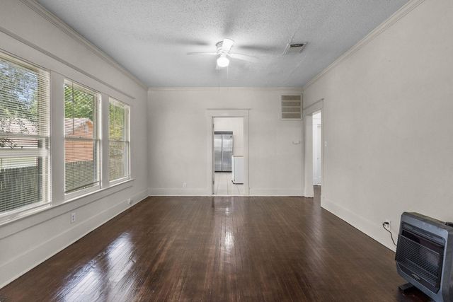 2 11th Avenue N, Texas City, TX 77590