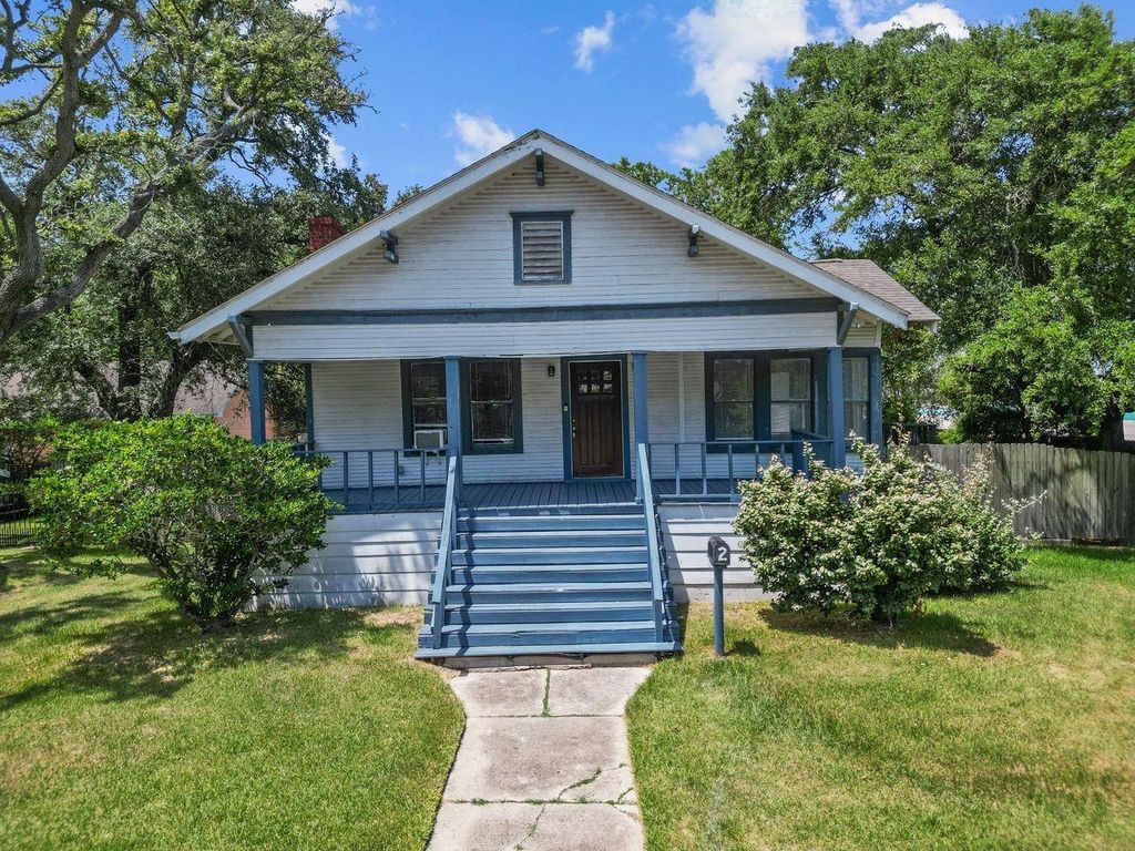 2 11th Avenue N, Texas City, TX 77590