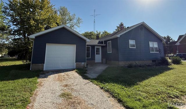 103 E Maple Street, Brownstown, IL 62418