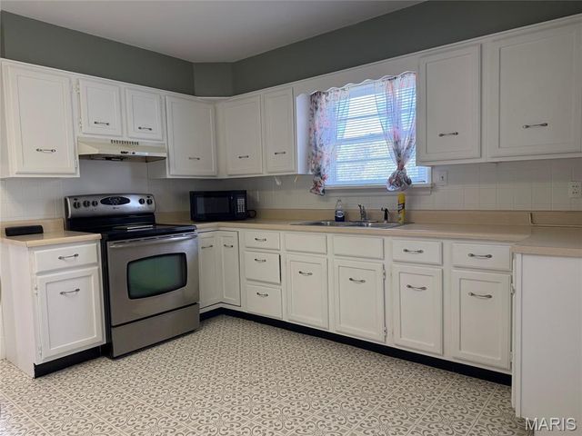 103 E Maple Street, Brownstown, IL 62418