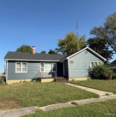 103 E Maple Street, Brownstown, IL 62418
