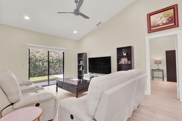 13483 FOUNTAIN VIEW Boulevard, Wellington, FL 33414