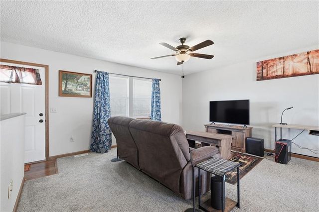 613 SE 150th Road, Warrensburg, MO 64093