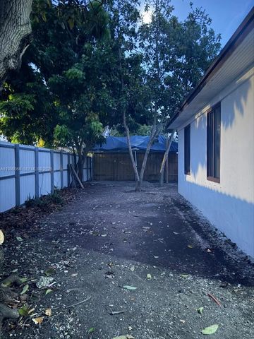 15761 SW 303rd St, Homestead, FL 33033