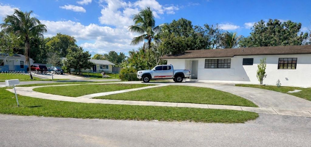 15761 SW 303rd St, Homestead, FL 33033