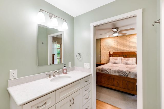 275 Pinetree Drive NE, Granville, OH 43023
