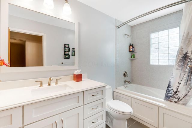275 Pinetree Drive NE, Granville, OH 43023