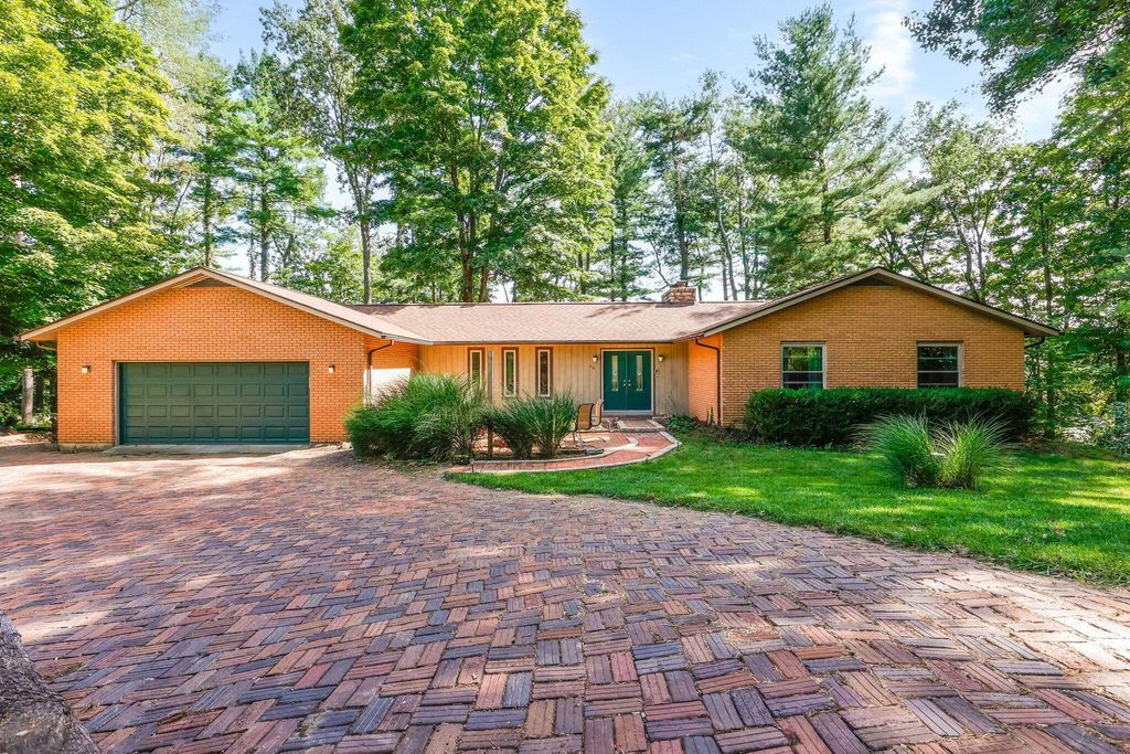275 Pinetree Drive NE, Granville, OH 43023