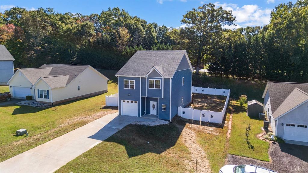 151 Stratford Place, Madison Heights, VA 24572