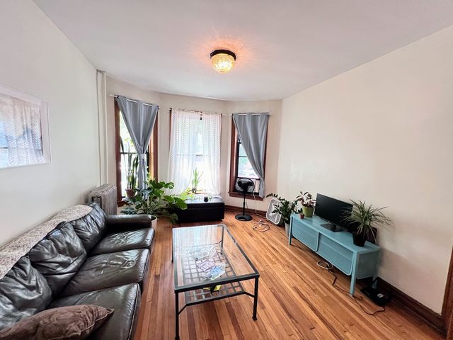 3216 W ALTGELD Street 1, Chicago, IL 60647