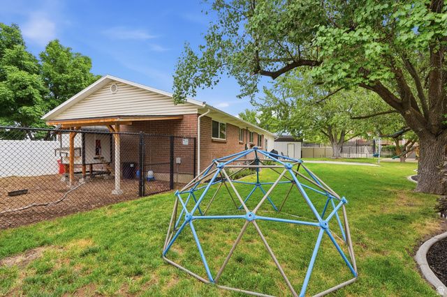 11047 S LAMASA CIR, Sandy, UT 84092