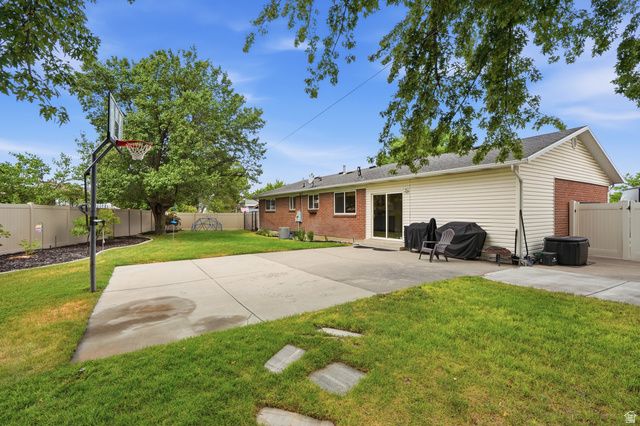 11047 S LAMASA CIR, Sandy, UT 84092