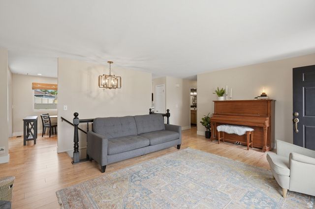 11047 S LAMASA CIR, Sandy, UT 84092