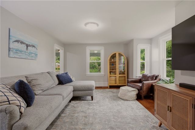 226 Turnpike Avenue, Portsmouth, RI 02871