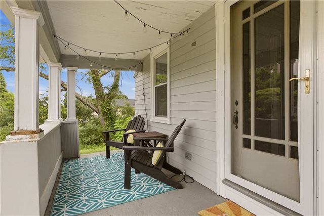 226 Turnpike Avenue, Portsmouth, RI 02871