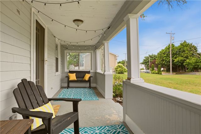 226 Turnpike Avenue, Portsmouth, RI 02871