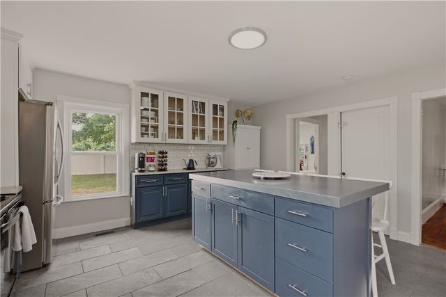 226 Turnpike Avenue, Portsmouth, RI 02871