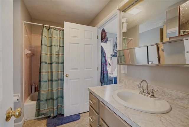 226 Turnpike Avenue, Portsmouth, RI 02871