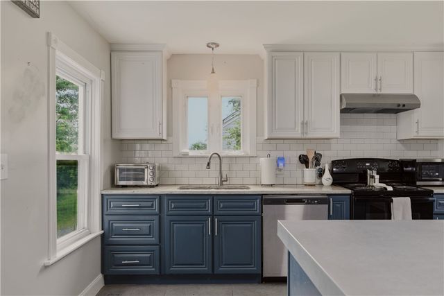 226 Turnpike Avenue, Portsmouth, RI 02871