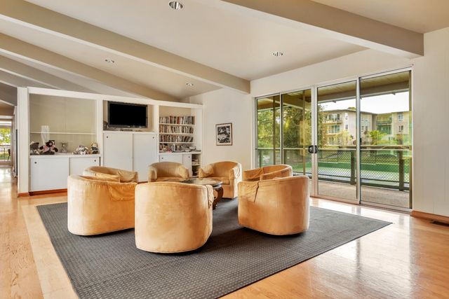 817 N Humboldt Street 202, San Mateo, CA 94401