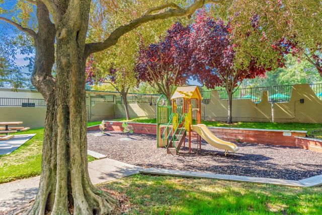 817 N Humboldt Street 202, San Mateo, CA 94401
