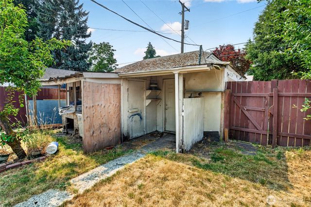 6802 S Ferdinand Street, Tacoma, WA 98409