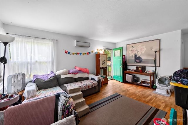 6802 S Ferdinand Street, Tacoma, WA 98409