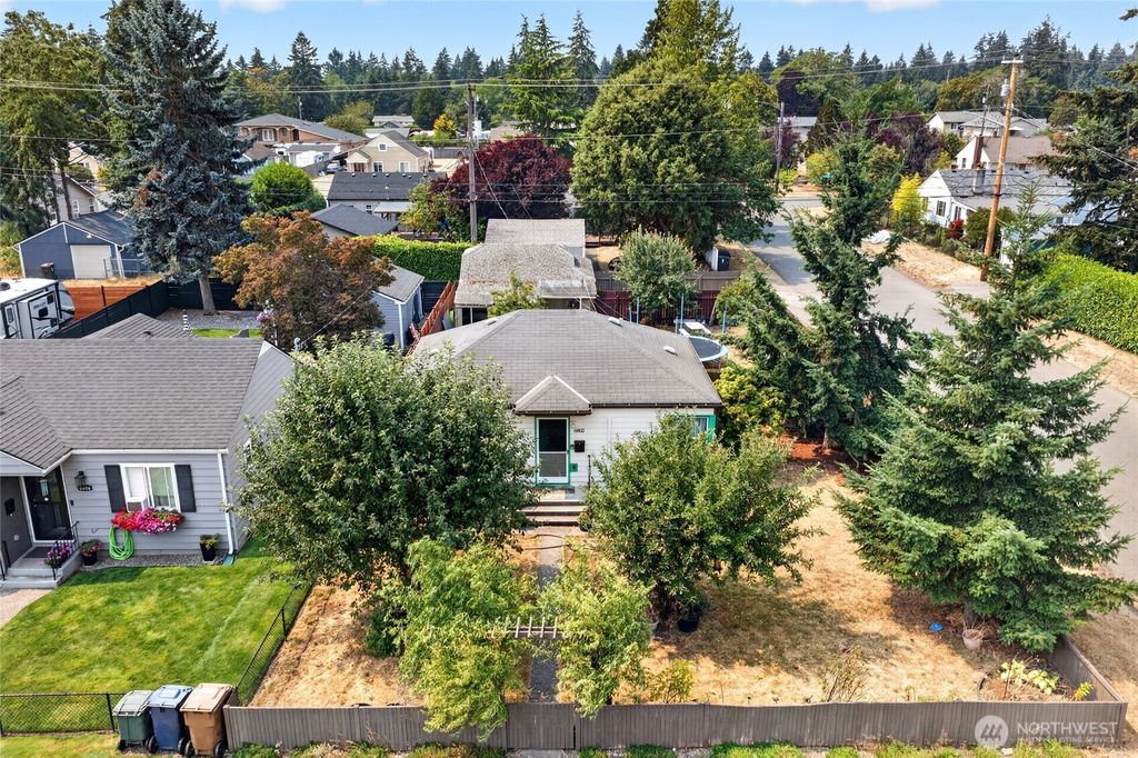 6802 S Ferdinand Street, Tacoma, WA 98409