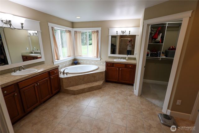 3882 Cameron Drive NE, Lacey, WA 98516