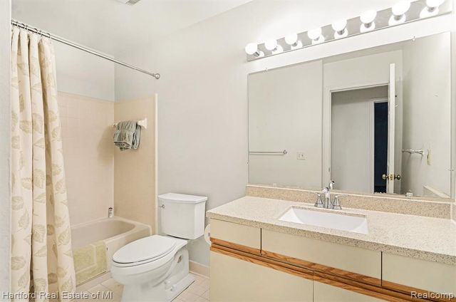 36482 Lochdale Street 568, Farmington Hills, MI 48335